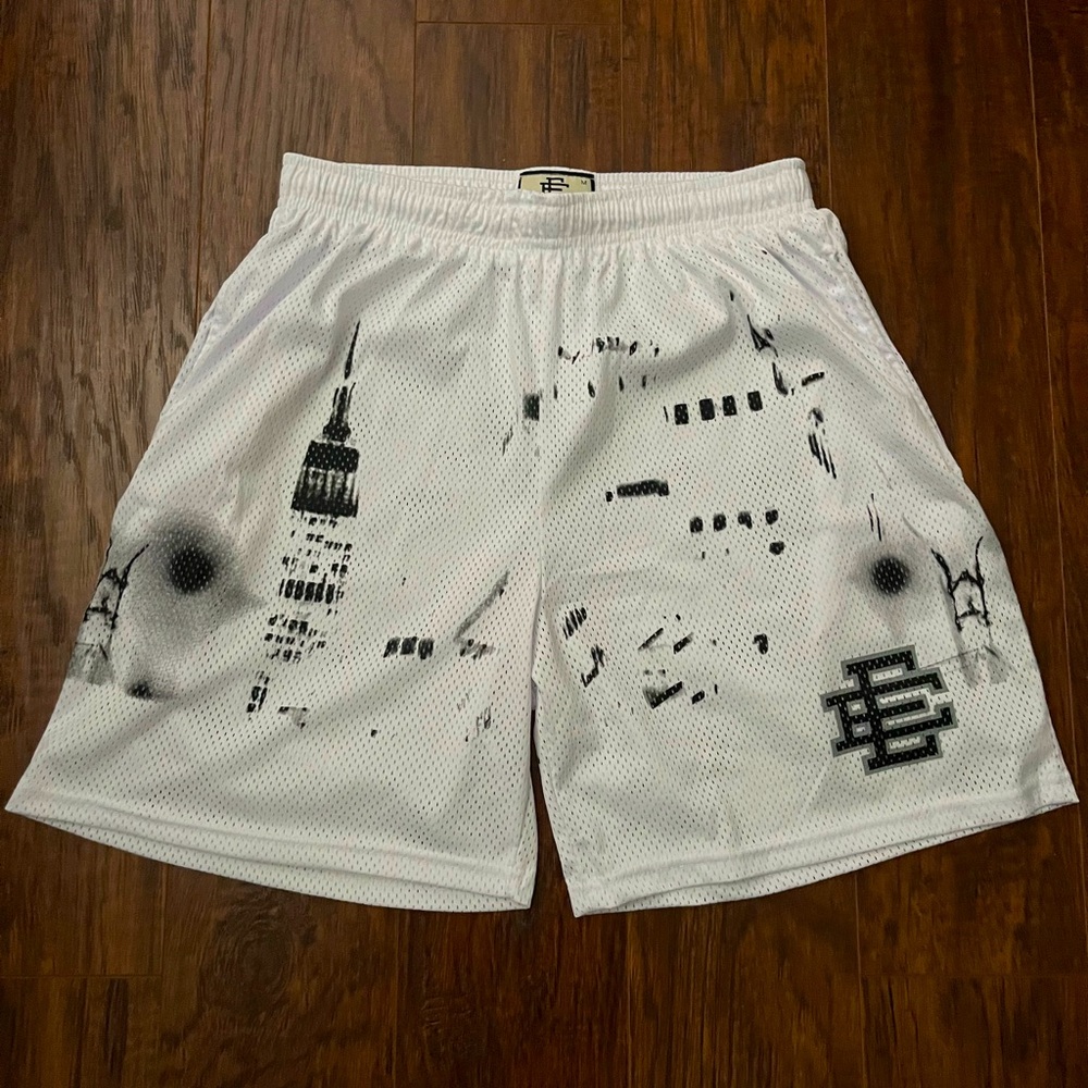 EE Basic mesh Shorts White skyline